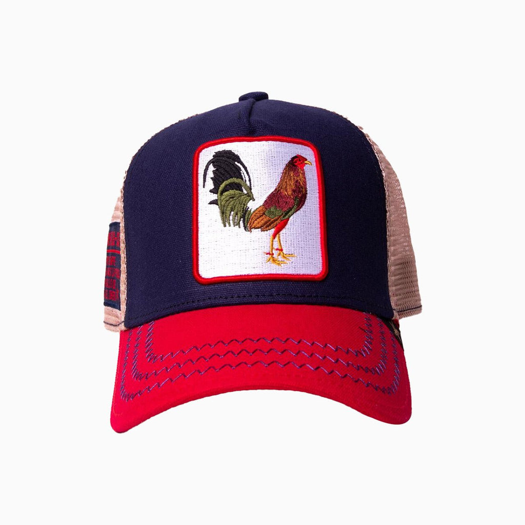 La gorra trucker roja, azul y beige de The Rooster