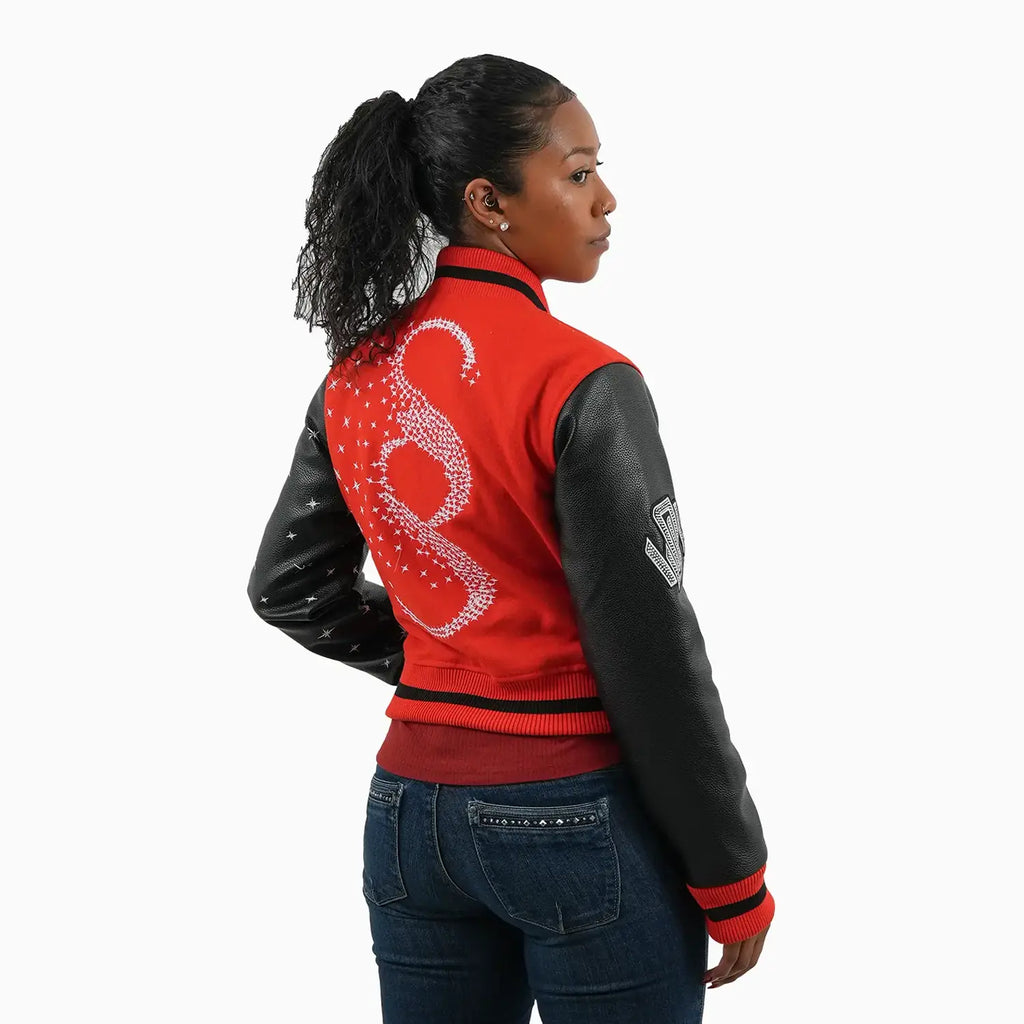 Chaqueta universitaria de lana desgastada para mujer