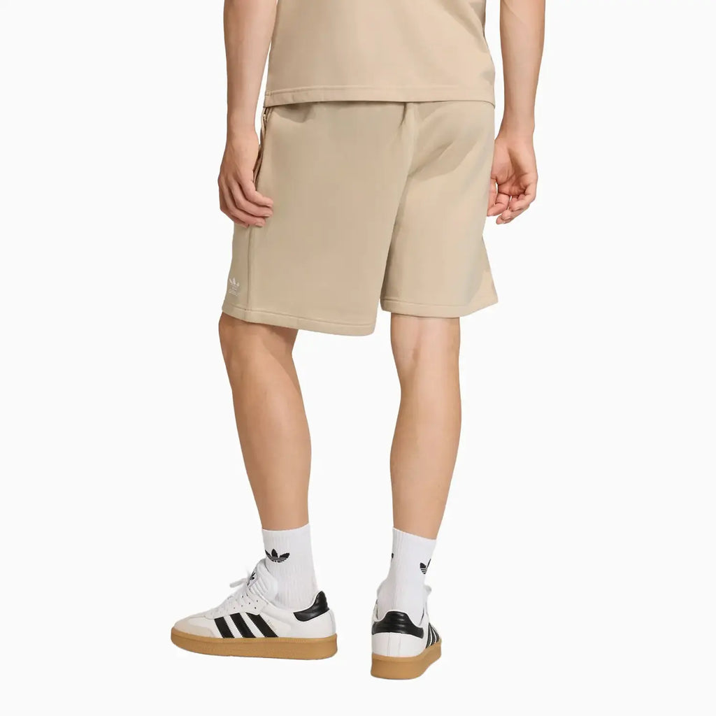 Ensemble T-shirt et short Essentials à trèfle pour homme