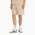 Ensemble T-shirt et short Essentials à trèfle pour homme