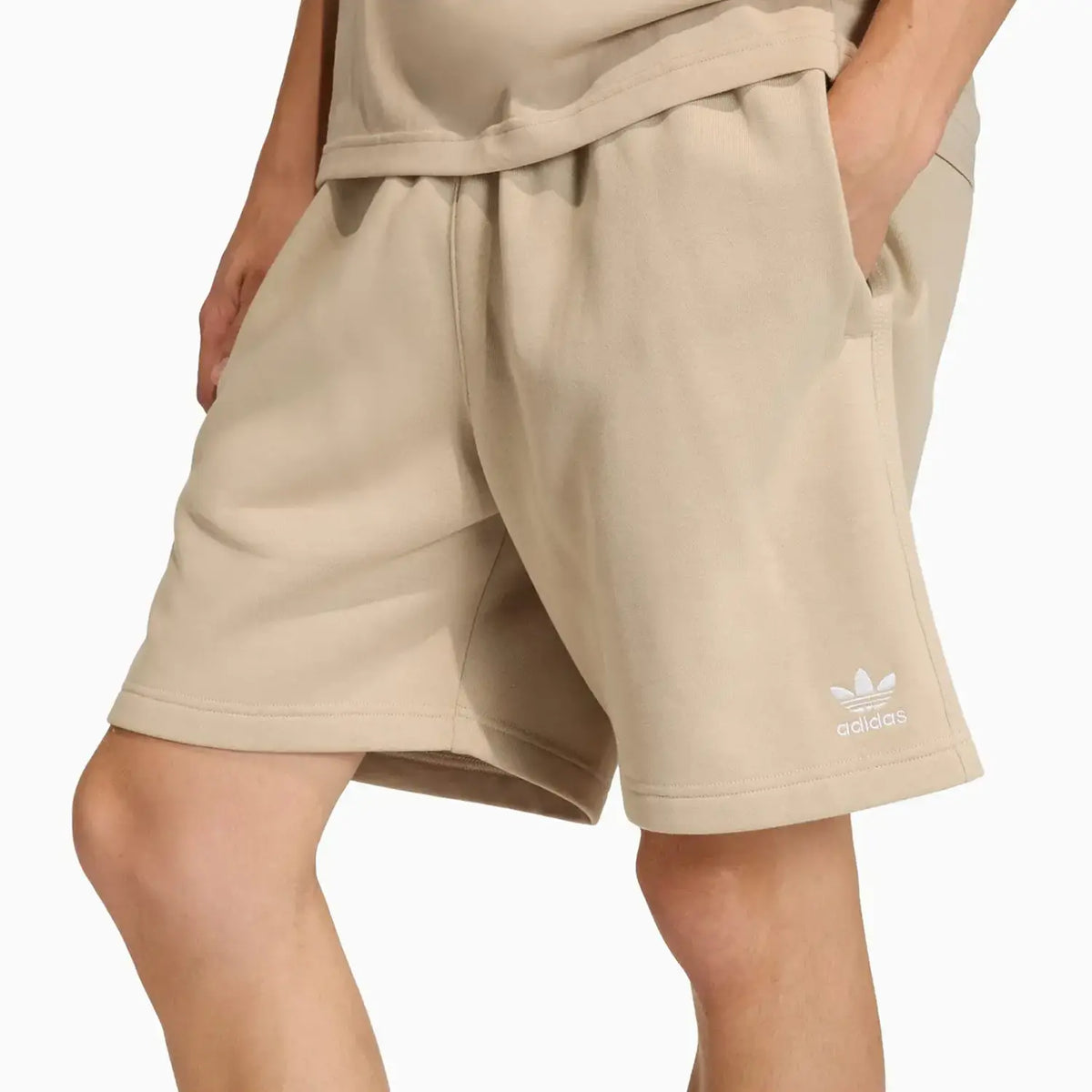 Ensemble T-shirt et short Essentials à trèfle pour homme