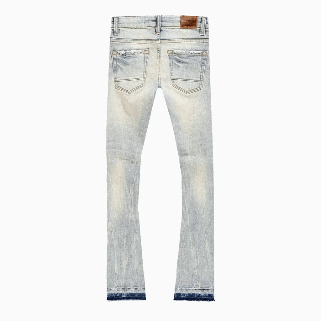 Pantalón vaquero de hombre rasgado en la rodilla