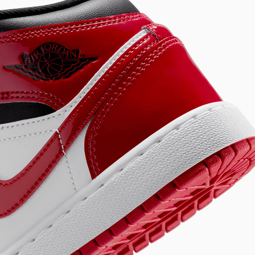 Jordan 1 Mid SE Enfant « Patent Bred Toe » pointure collège