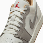 Jordan 1 Low Homme « Sail Fire Red College Grey »