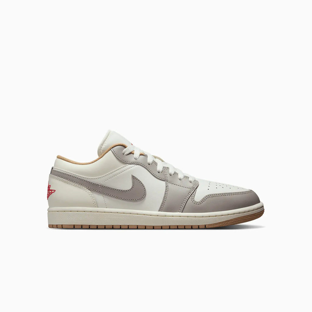Jordan 1 Low Homme « Sail Fire Red College Grey »