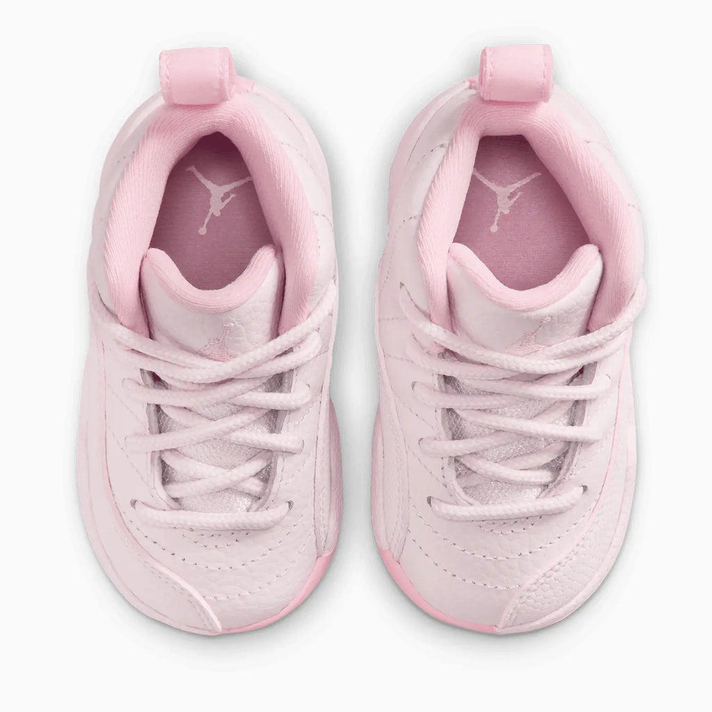 Air Jordan 12 Retro 'Pearl Pink' para niños pequeños