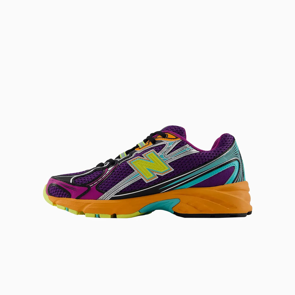 740 'Concord Grape Sun Glow'