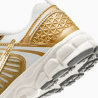 Chaussures Vomero 5 à lacets « Sail Metallic Gold » pour enfant en bas âge