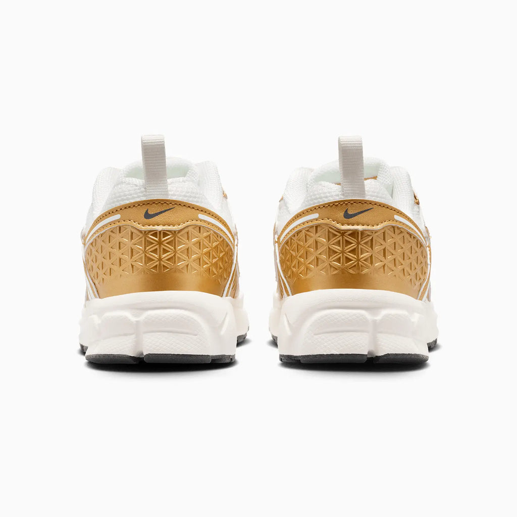 Chaussures Vomero 5 à lacets « Sail Metallic Gold » pour enfant en bas âge