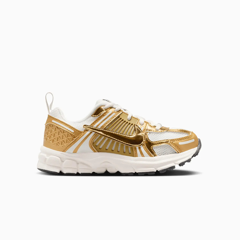Chaussures Vomero 5 à lacets « Sail Metallic Gold » pour enfant en bas âge