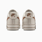 Nike Air Force 1 07 LV8 para hombre 'Ivory Saddle Brown'
