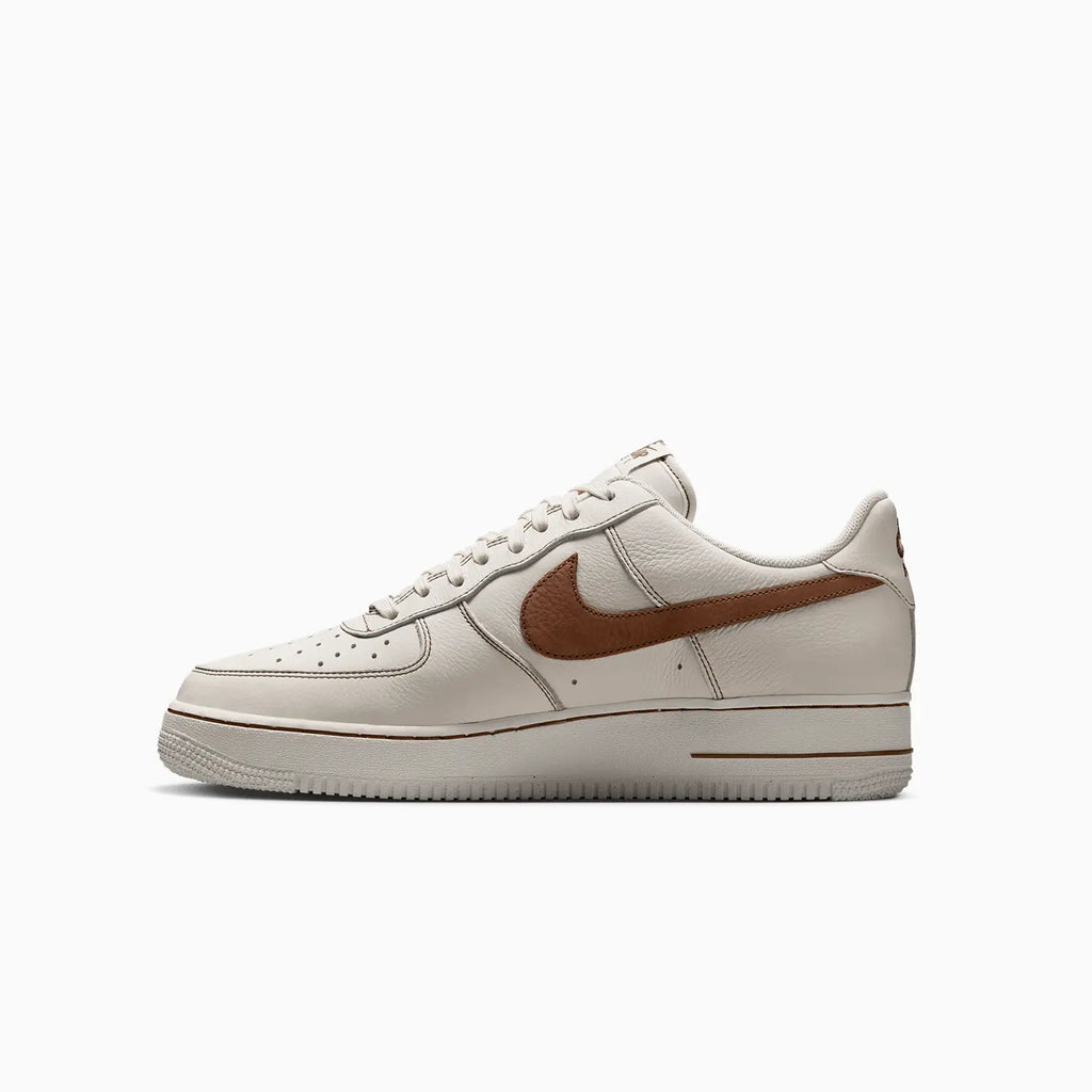 Nike Air Force 1 07 LV8 para hombre 'Ivory Saddle Brown'