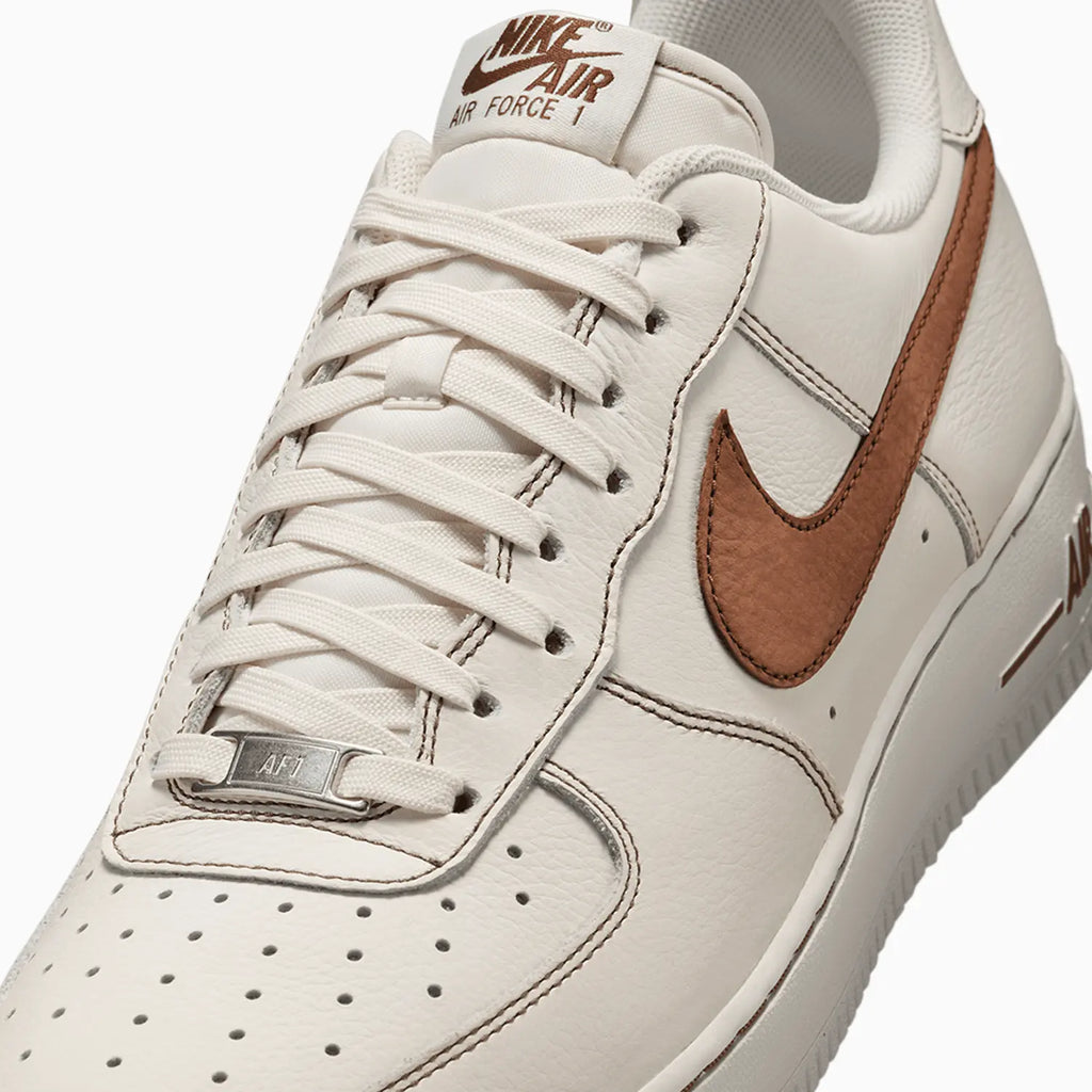 Nike Air Force 1 07 LV8 para hombre 'Ivory Saddle Brown'