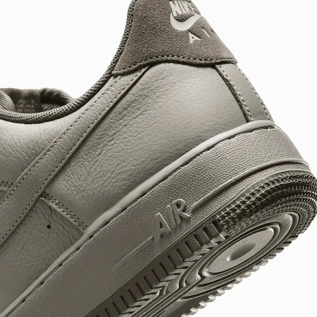 Air Force 1 07 LV8 'Light Army' para hombre
