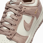 Dunk Low para mujer 'Malt Gold Mini Swoosh'