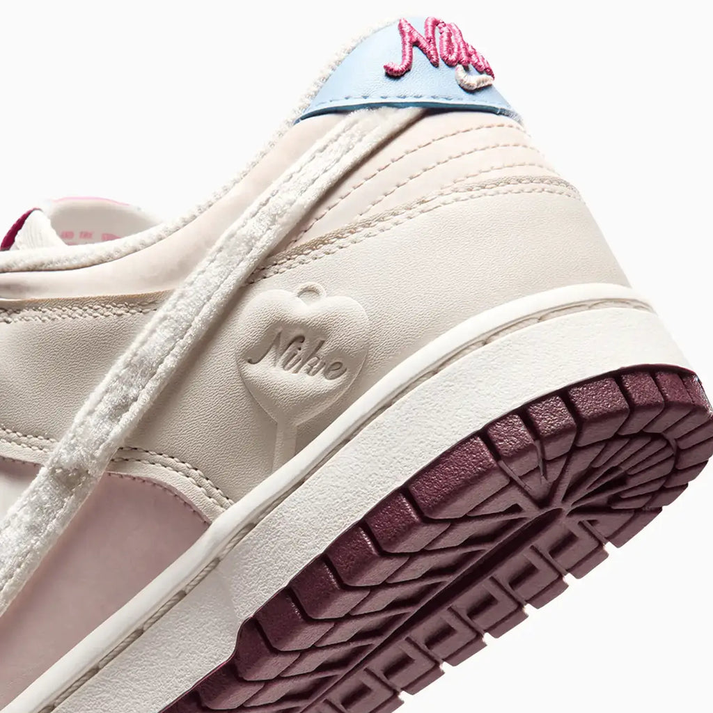 Dunk Low para mujer 'Día de San Valentín'