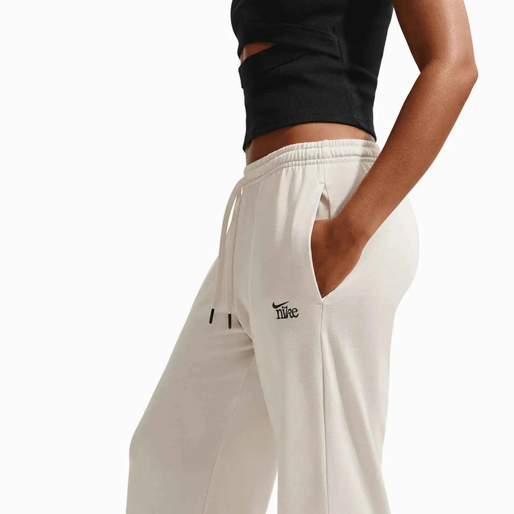 Women's Sportswear Chill Knit Outfit