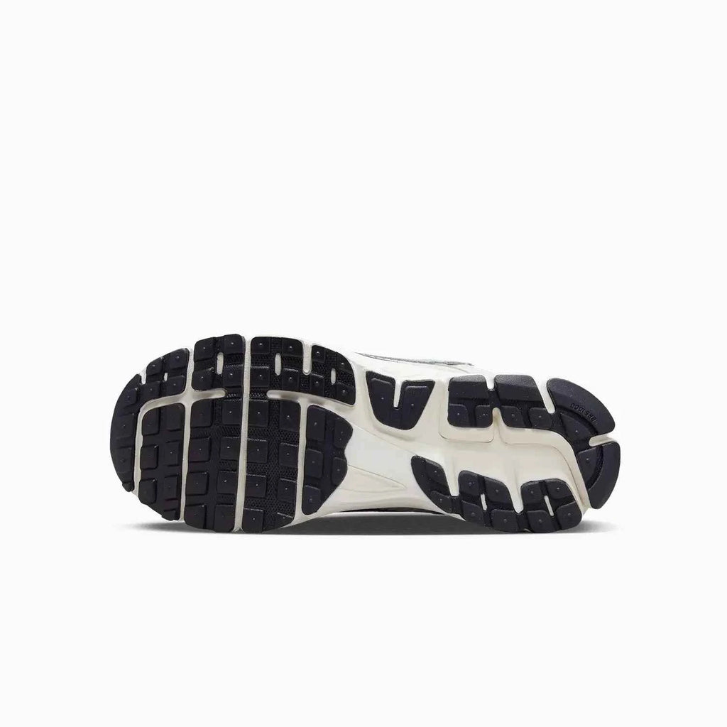 Women's Zoom Vomero 5 'Photon Dust Metallic'