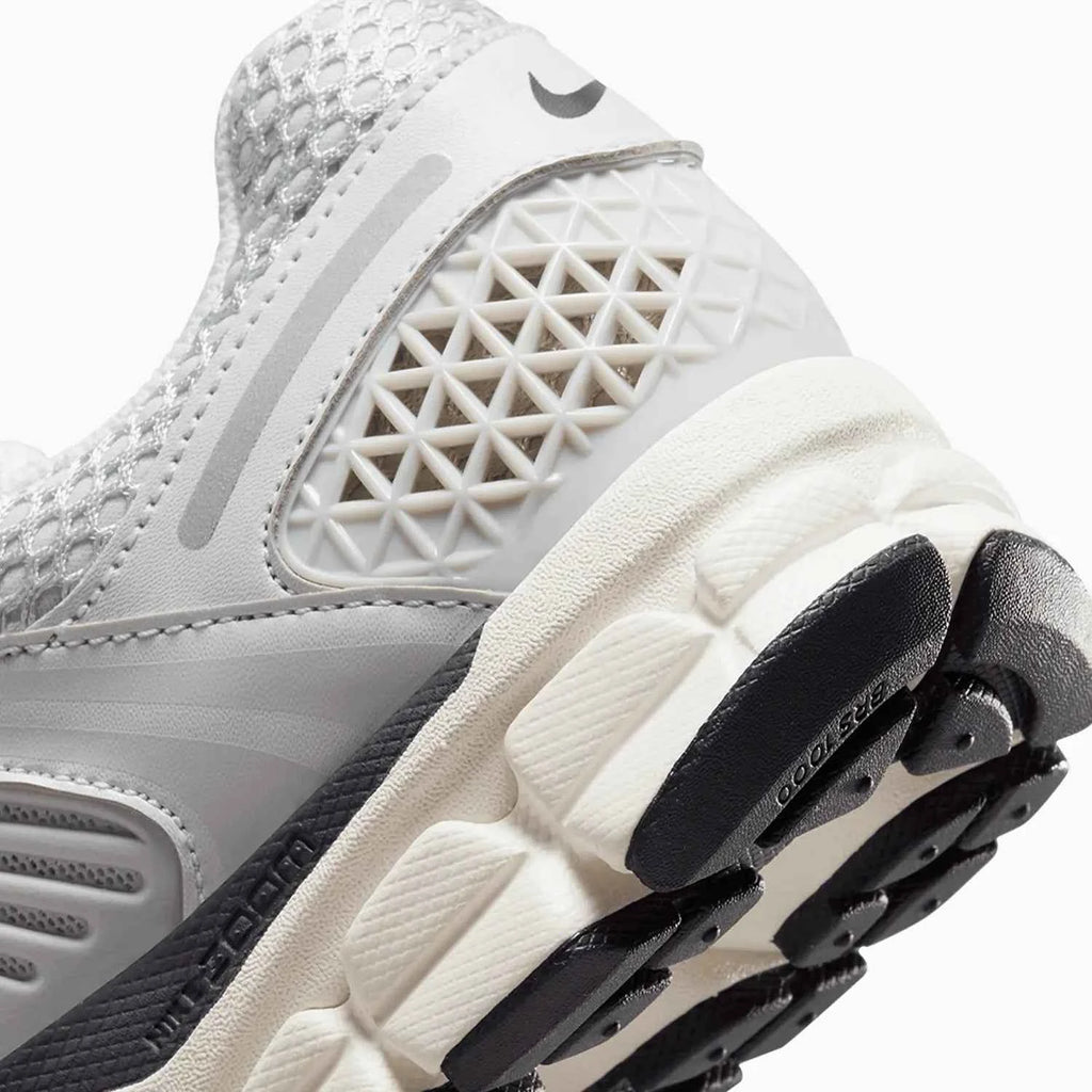 Women's Zoom Vomero 5 'Photon Dust Metallic'