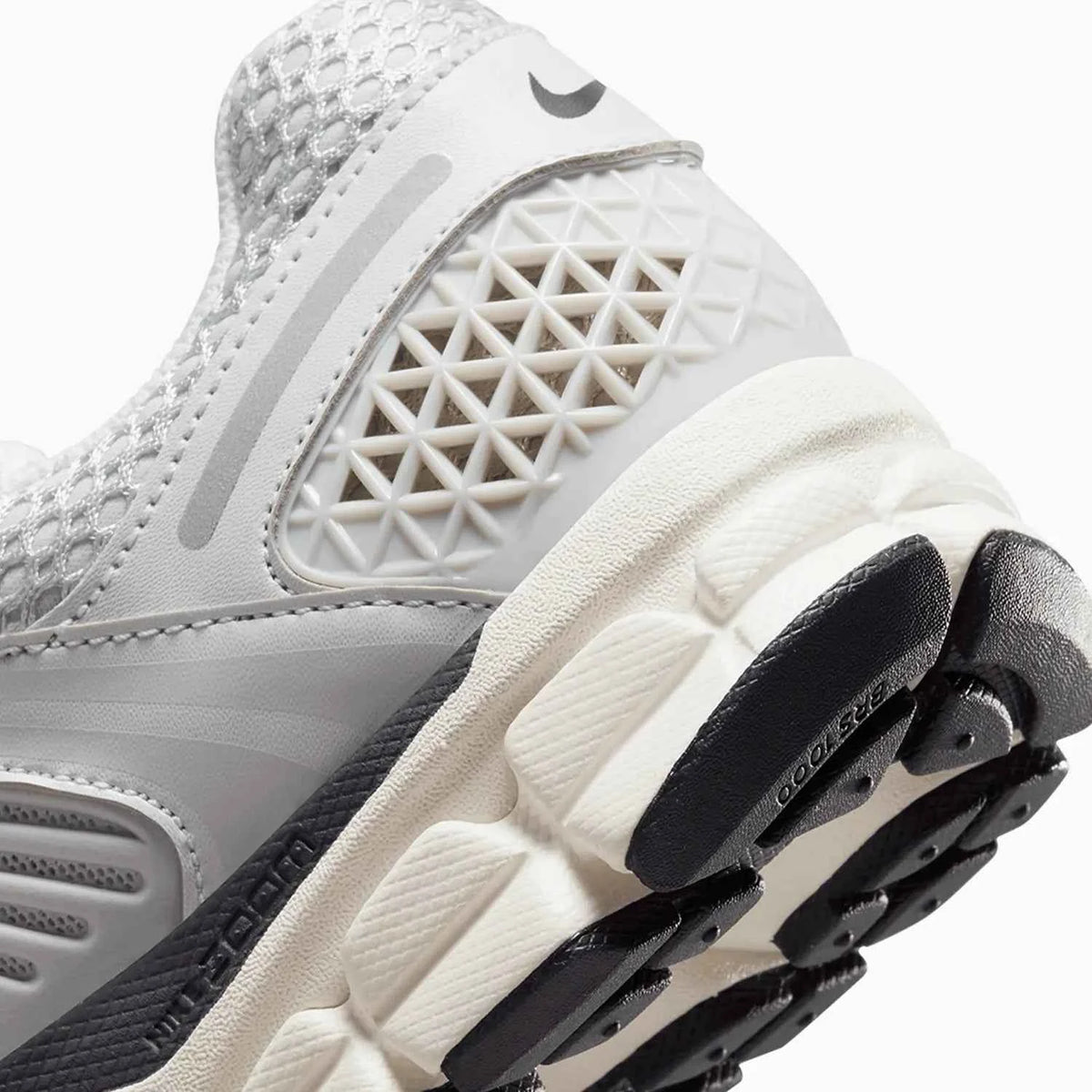 Women's Zoom Vomero 5 'Photon Dust Metallic'