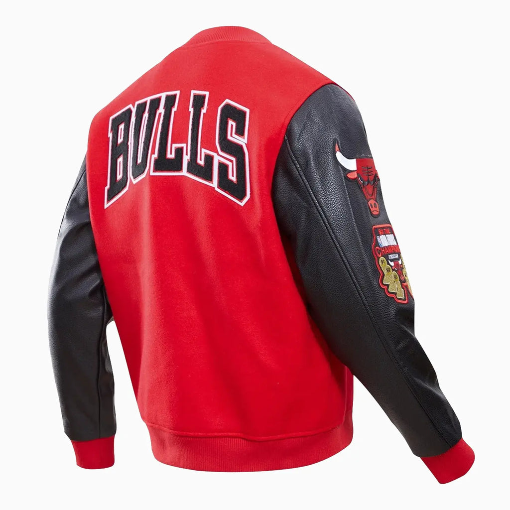 Chaqueta universitaria con el logo de los Chicago Bulls para hombre