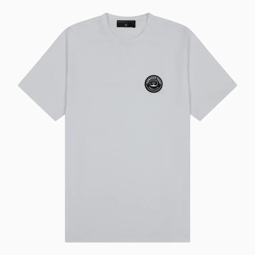 Conjunto coordinado blanco de hombre con parche de logo minimalista