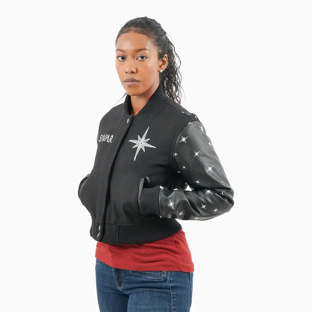 Chaqueta universitaria de lana desgastada para mujer