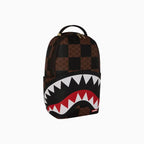 Ce grand sac à dos requin à carreaux
